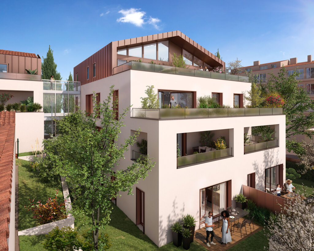 Façade arrière de la résidence Allée Gloria à Toulouse baignée de soleil. L'image montre des jardins arborés en rez-de-chaussée avec terrasses en bois, de larges balcons vitrés en étages, et une passerelle transparente reliant deux bâtiments couronnés de zinc cuivré.